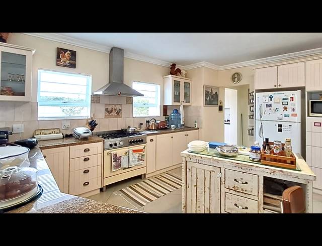 4 BEDROOM HOUSE FOR SALE IN PORT OWEN